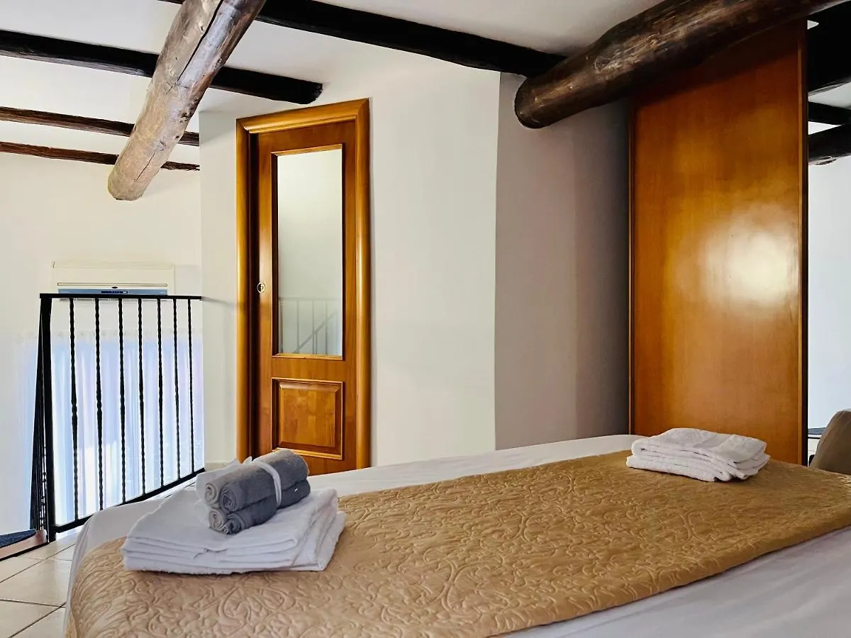 Gesu Nuovo Apartment Nápoles 0*,  Italia