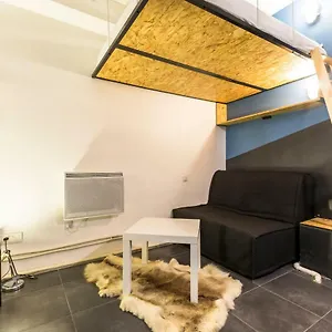 Pretty 25 M2 In A Lively District , París Francia